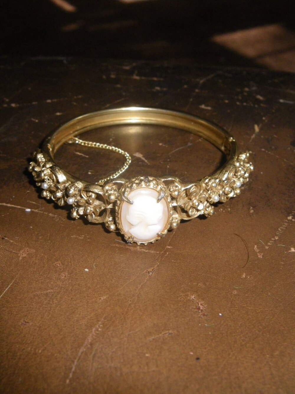 Vintage Women’s Gold Tone Cameo Bracelet Florenza